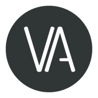 Vestuá logo - Similar company to Proyectae