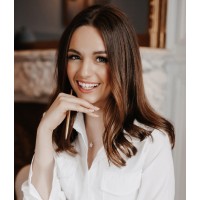 The Luxury Copywriter logo - Similar company to Lāer Studio