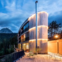 Hotel Arnica Scuol logo - Similar company to Schweizer Pärke / Parcs Suisses / Parchi Svizzeri