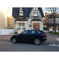 EASY VAN logo - Similar company to Musée Grévin