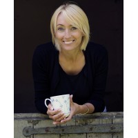 Nicole Albæk - Kvinder der mister sig selv logo - Similar company to Manuvision Uddannelsen