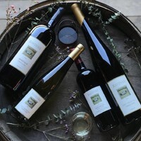 Ravines Wine Cellars logo - Similar company to Härō Creative