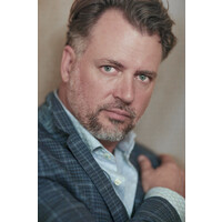 Tim Sabatino Photographer/Director logo - Similar company to Packshot.Pt - Fotografia De Produto