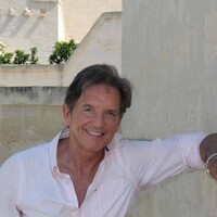 Van Peterson Designs logo - Similar company to Huggle Stores