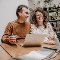 Studio RuimteKR8 logo - Similar company to De Giessen Kantoorefficiency