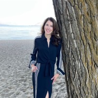 Dr. Janna Bentley – Lakeshore Vein &  Aesthetics Clinic logo - Similar company to Blue Talking Therapies