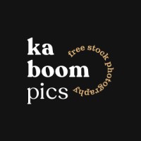 Kaboompics logo - Similar company to Sendthat Pty Ltd