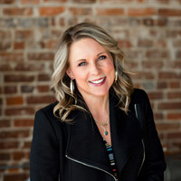 Lori Robertson Consulting LLC / SpeakHer Coach
