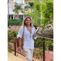Make it Easy by Ana Paula logo - Similar company to Private Luxury Collection