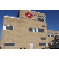 Retten i Herning logo - Similar company to Merton A/S