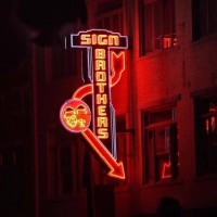 Sign Brothers logo - Similar company to The Sign Brothers