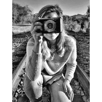 AdryelleV Fotografia logo - Similar company to Spammm – Communication & Marketing