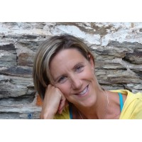 Sara Valentine Women's Health and Wellness Coaching logo - Similar company to Lorie Howard - Howard 360, Health And Wellness Coaching