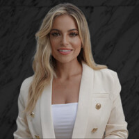 Coach Tiffany Taylor logo - Similar company to She Builds Owns Invests