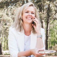 REPUTATIE PARTNER - Femke van Es logo - Similar company to Decommcoach - Mariëtte Siezenga