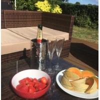 Luxury Rental Henley contact davinathawley@gmail.com logo - Similar company to Horwood Interiors