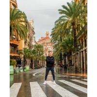 Luuk Freestyle logo - Similar company to Cooster Professionals