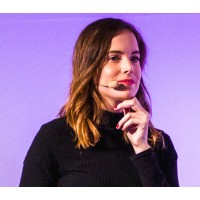 Isabelle Cougnaud - Une Femme Digitale logo - Similar company to Projet Makis