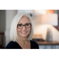 Les Is More Home Staging logo - Similar company to Early Bilinguals