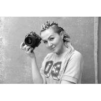 London Leading Female Photographer logo - Similar company to Bulawayo Photographer Roephotos