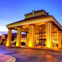 VILLAGE INN | HOTEL & EVENT CENTER logo - Similar company to Piedmont Precision Machine Co., Inc.