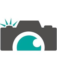 SheClicks logo - Similar company to Michael Wright Photography