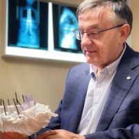Doctor Mostaza logo - Similar company to 2Spine