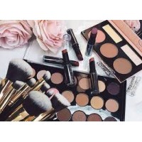 Trendy cosmetics logo - Similar company to Boomerang Media