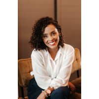 Taís Alves - Retratos logo - Similar company to Evolve Gestão Empresarial