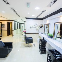 Awesome Ladies Salon logo - Similar company to Tara Rose Salon