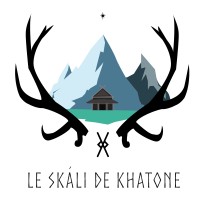 Le Skáli de Khatone Sàrl logo - Similar company to Wooper | Bijoux En Bois Suisse