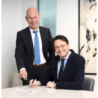 van de weijer leussink hendriks notarissen logo - Similar company to Tomlow + Partners
