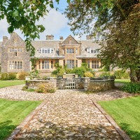 PICKWELL MANOR logo - Similar company to Credible Solar