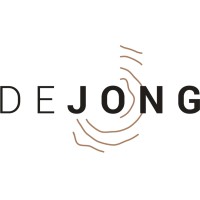 De Jong Interieurbouw Zeeland logo - Similar company to Delta-Kunstgras