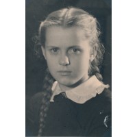 The Daughter Behind the Iron Curtain (Dottern bakom järnridån) logo - Similar company to Blackdot.Ca