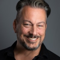2mm Headshots and Event Photography logo - Similar company to Maywright Property Co.