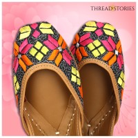 Thread Stories logo - Similar company to Grey Media