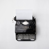 Vie de Journaliste logo - Similar company to Faia Magazine - مجلة فايا