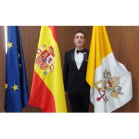 Camareros de Madrid Carlos Rollan logo - Similar company to Habander