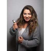 Beauty by Sofia Bee - Celebrity Makeup Artist/ Beauty Educator BayArea logo - Similar company to Aether Beauty