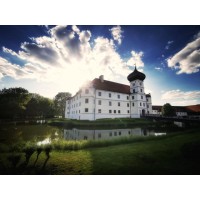 Schloss Hohenkammer GmbH logo - Similar company to Arcadeon Hww Gmbh