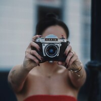 Renee de Rijk - foto- en videografische content logo - Similar company to Autogram