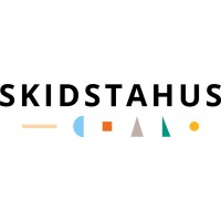 Skidstahus logo - Similar company to Lyckebohus
