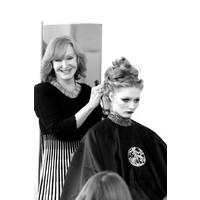 Vivienne Mackinder logo - Similar company to Palette Collective