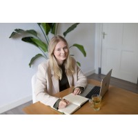 Socialsbyaisha logo - Similar company to Brix.Team
