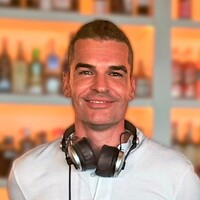 DJ para eventos de empresa logo - Similar company to Umami Group