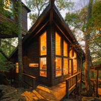 Red River Roost Cabin Rentals logo - Similar company to Stircor