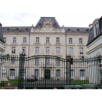 Lycée Descartes de Tours logo - Similar company to Junior Sorbonne Université Conseil