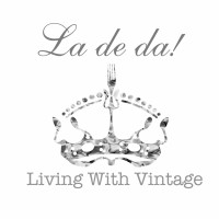 La de da! Living logo - Similar company to Fox Under The Moon