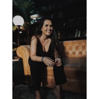 Bia Ferraz logo - Similar company to Projeto Hito